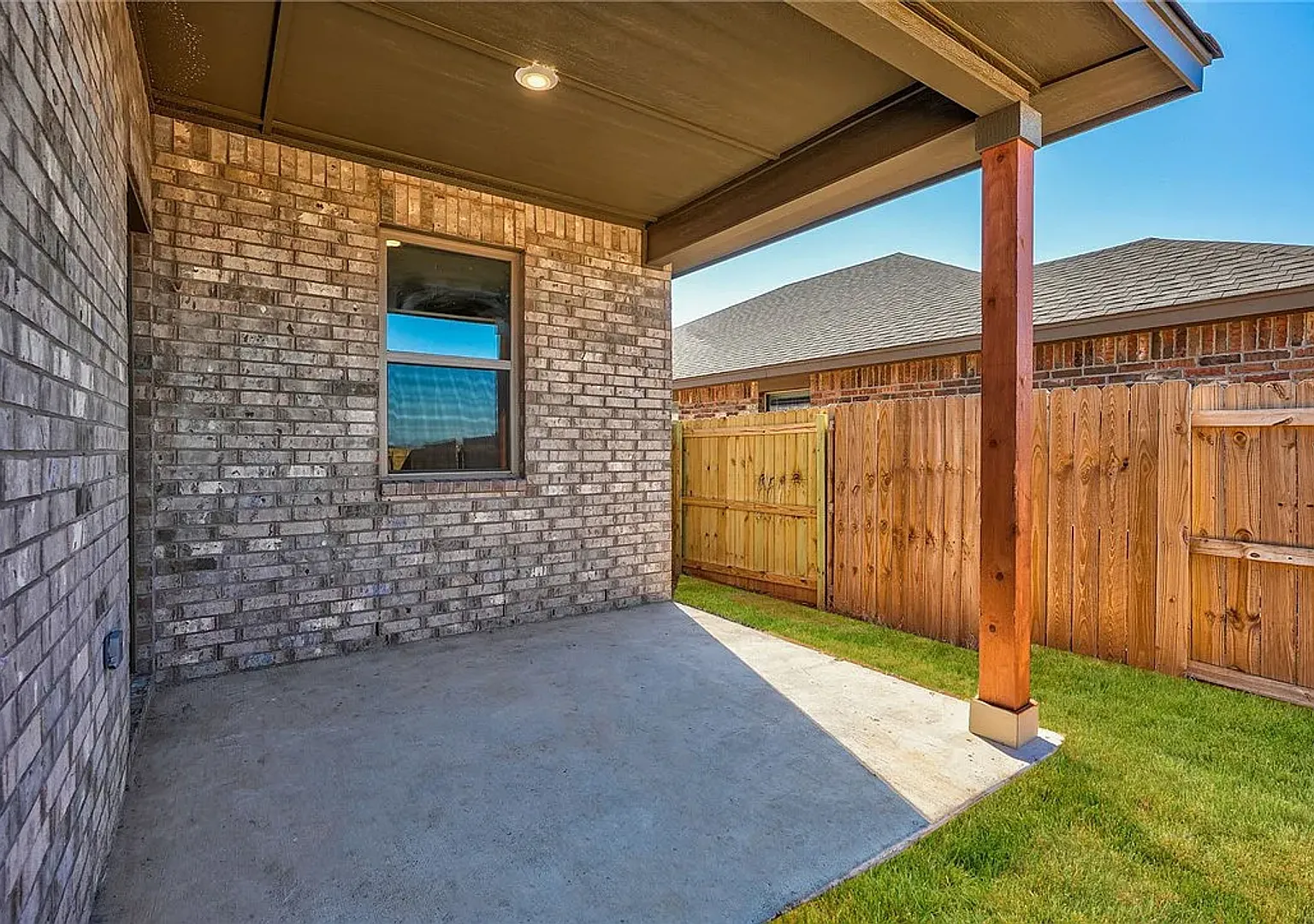 Charming Pet-Friendly Haven: Discover Home Sweet Home in Newcastle — Photo 2
