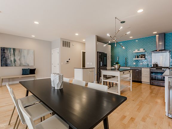 5th image of 850 W Erie St APT 1E