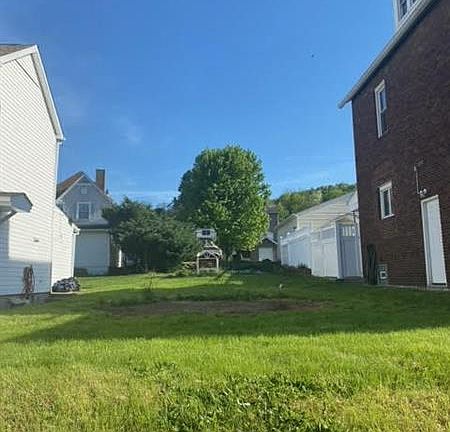 3rd image of 303 Franklin Ave