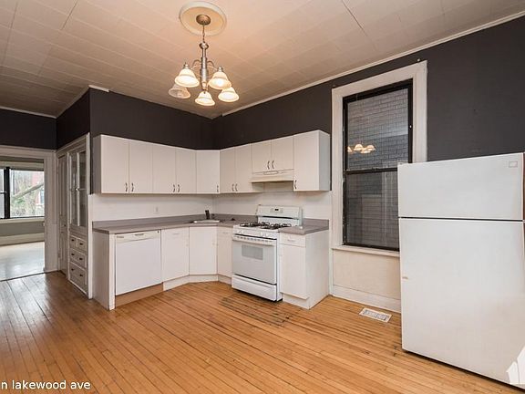 2nd image of 3252 N Lakewood Ave #1618