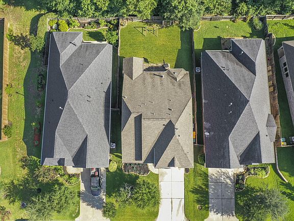 4th image of 170 Climbing Oaks Pl