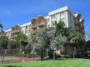9360 Fontainebleau Blvd APT 413, Miami, FL 33172