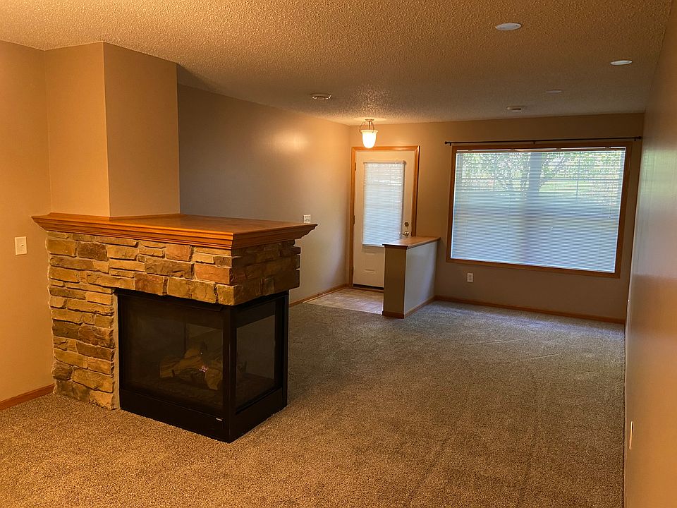 1st image of 3225 Oak View Dr