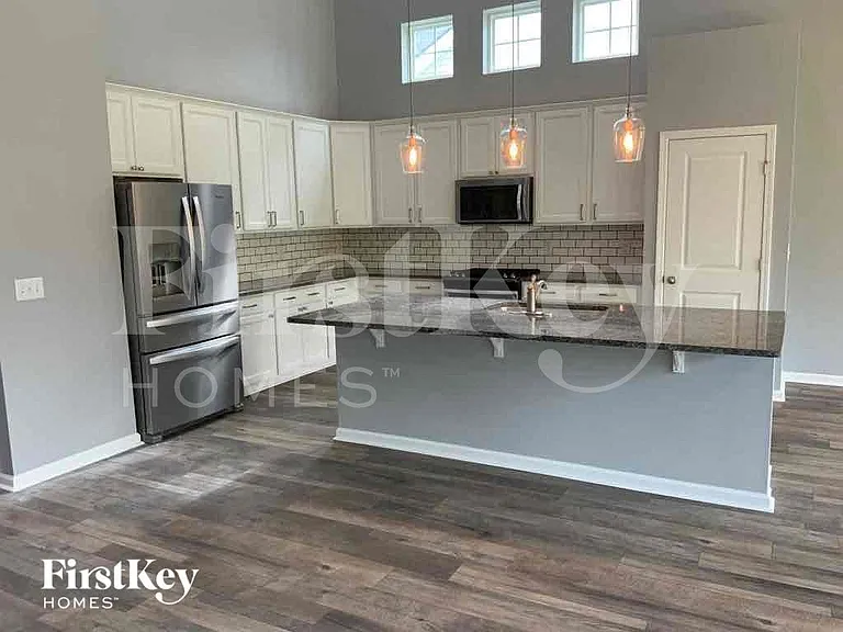 447 Stonefield Cir — Photo 2