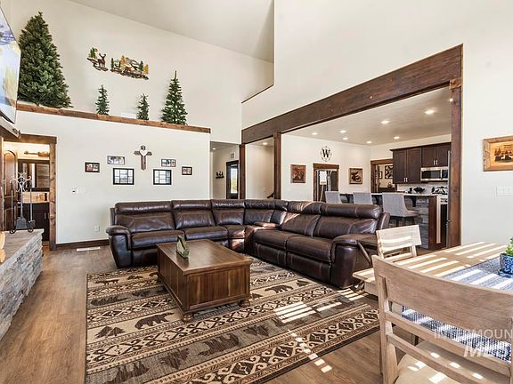 5th image of 1884 Little Pine Rd