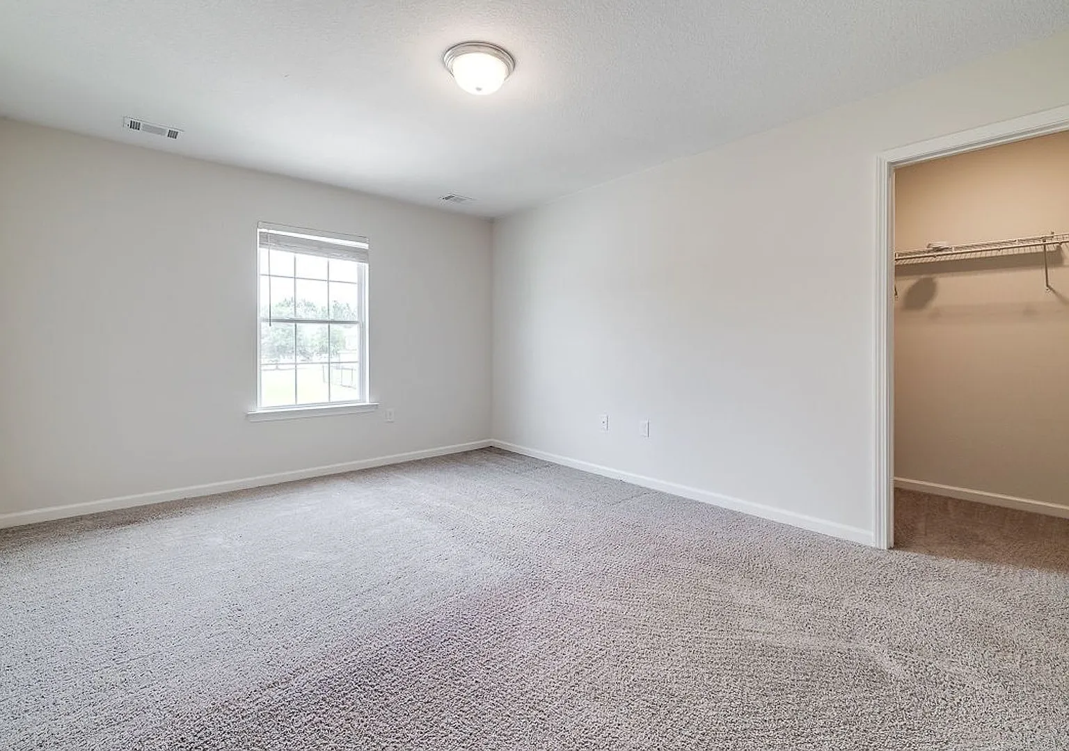 Charming 3BR Townhome with Convenient Main-Level Primary Suite — Photo 4
