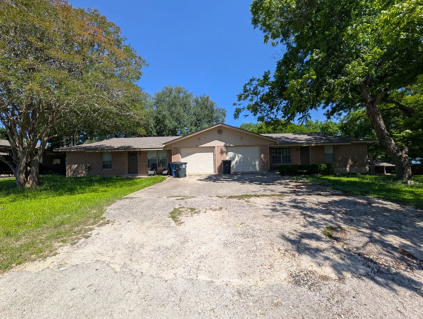 Walk to Torrey Park, and Live Minutes from Historic Gruene! 2/1/1 Duplex on a Corner Lot with Ref... — Photo 3