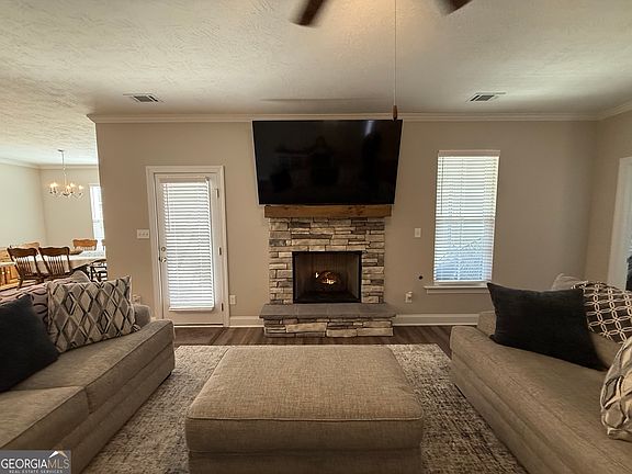 4th image of 1110 Boneville Rd