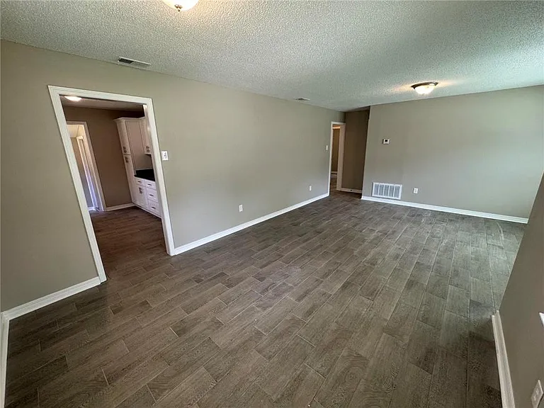 2120 Baker Rd — Photo 5