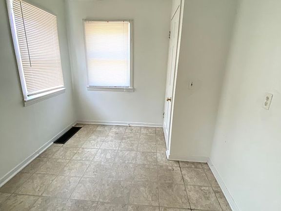 4th image of 1121 Hapeman St