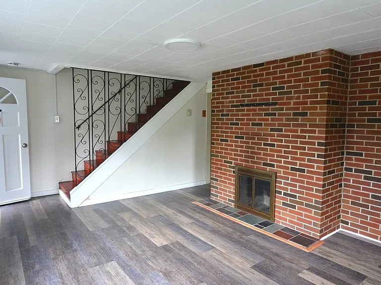 14 Fairlawn Cir — Photo 2