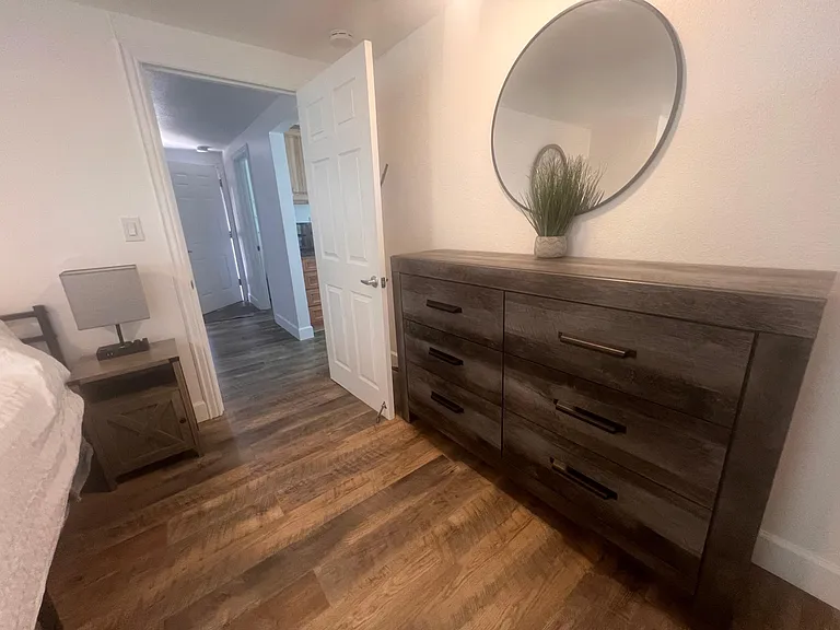 Bedroom dresser /entry