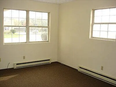 2 bed, 1.0 bath, $750 — Photo 2