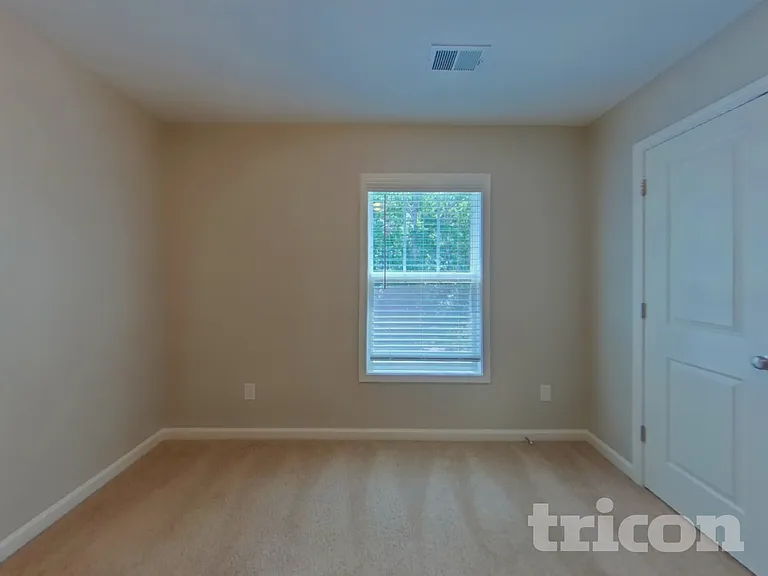 563 Roseridge Dr — Photo 10