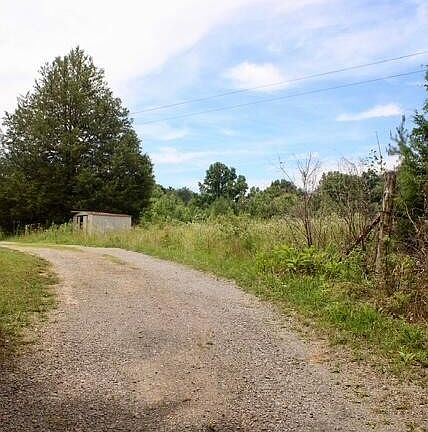3rd image of 482 Friendship Ln