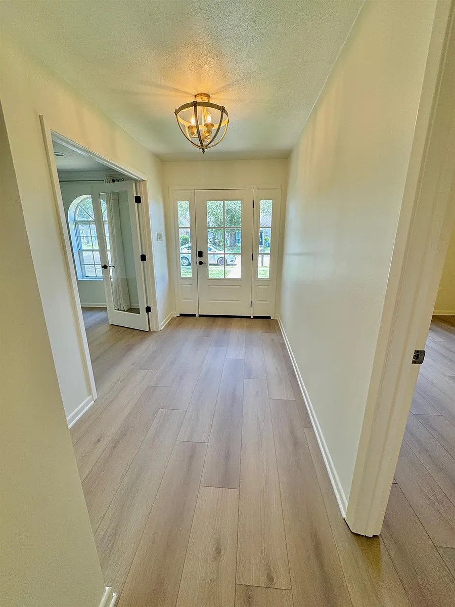 Building Photo - 5935 Meadow Way