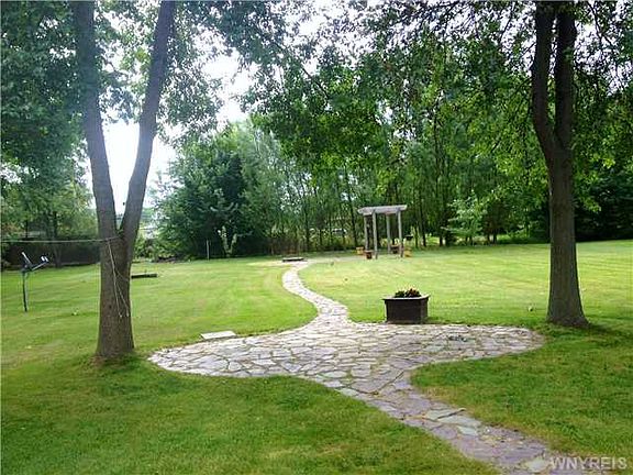 4th image of 4032 Crescent Dr