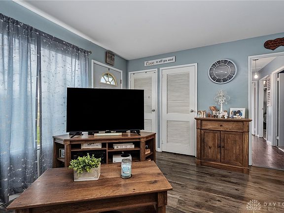 5th image of 423 Ackerman Pl
