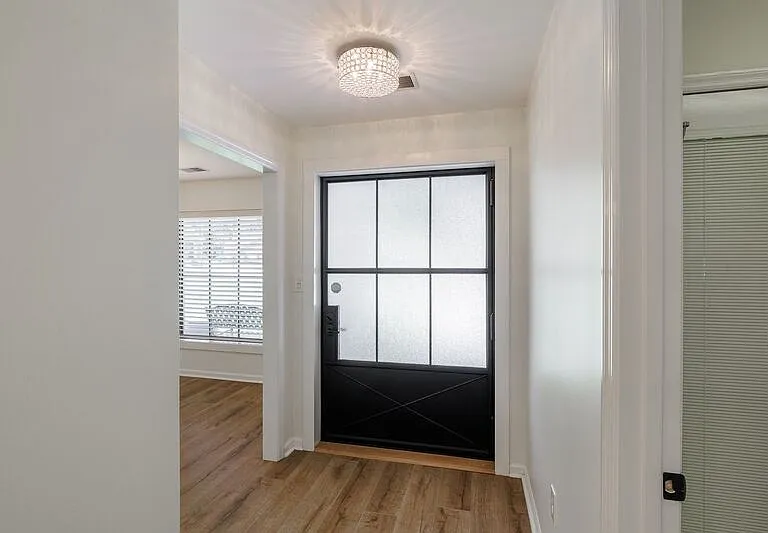 112 Lucy Ln — Photo 5