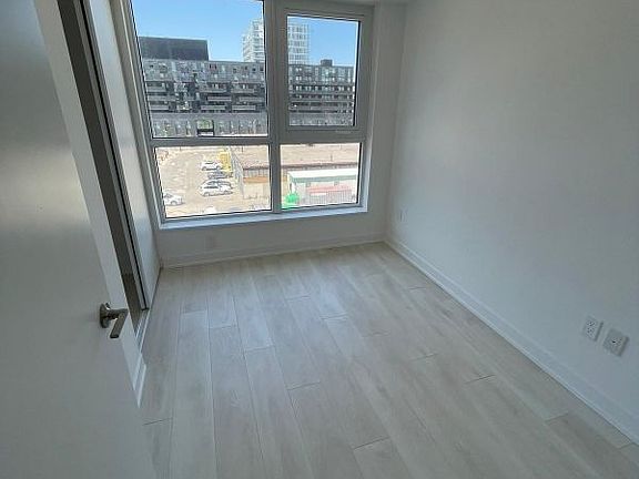 5th image of 8 Tippett Rd #527