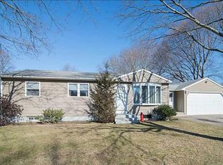 17 Jewel Dr, Warwick, RI 02818