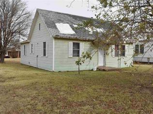 324 W Broadway, Fairview, OK 73737