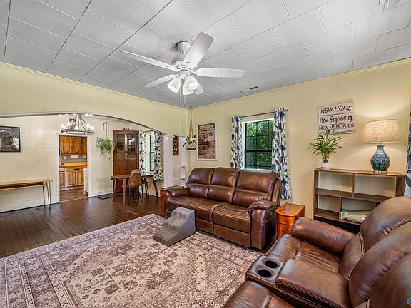 3rd image of 519 Carmichael Rd