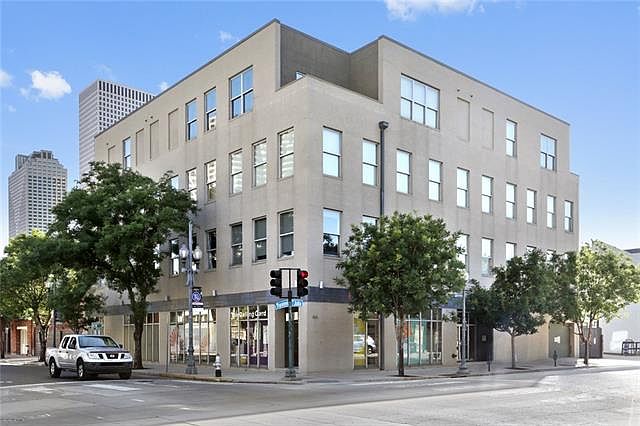1st image of 835 Julia St Penthouse 1