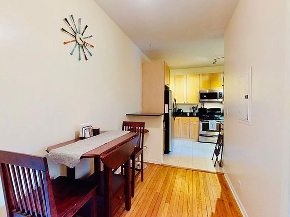 4th image of 7655 N Greenview Ave APT 1