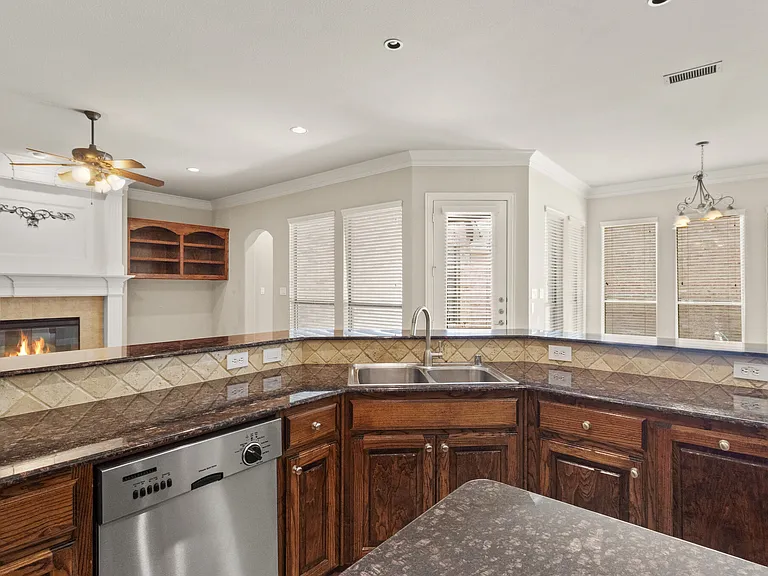 3240 Forestbrook Dr — Photo 6