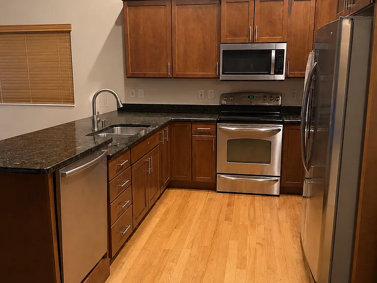 2168 Glen Oaks Dr — Photo 1