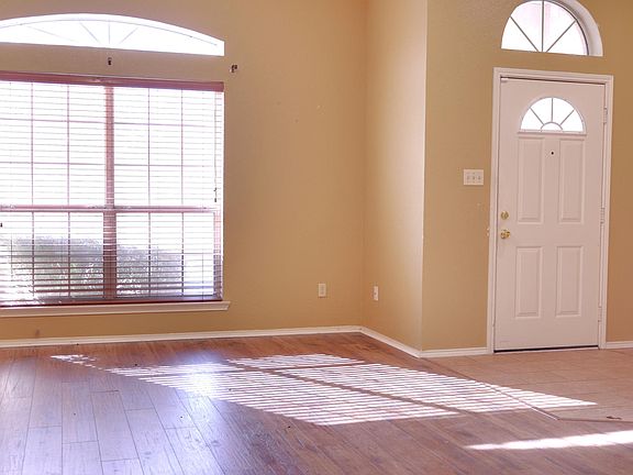 4th image of 7936 Fox Chase Dr