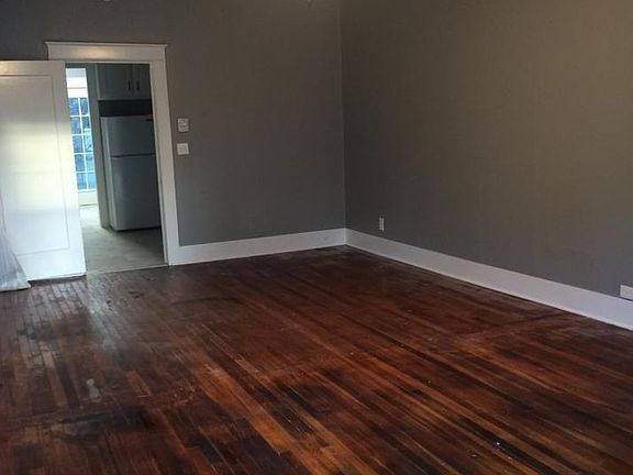 3rd image of 802 N Taylor St