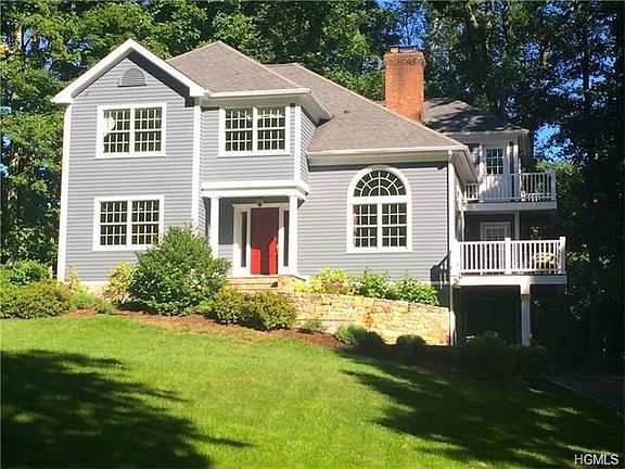 Freshly painted, new Azek decking with stunning views of Lake Mamanasco