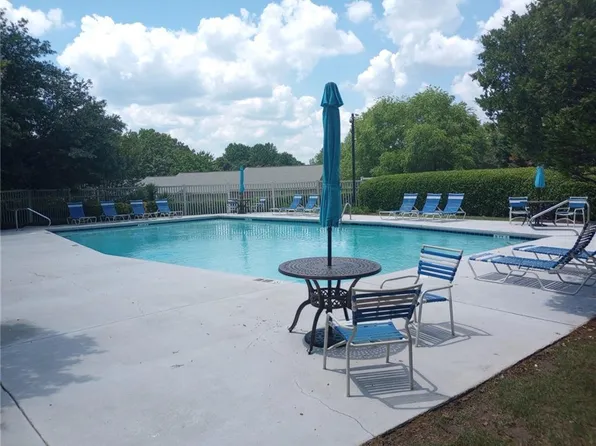 402 Olde Mill Ln, Norcross, GA 30093