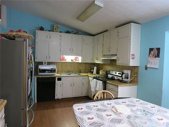 3rd image of 272 Hardwood Ln