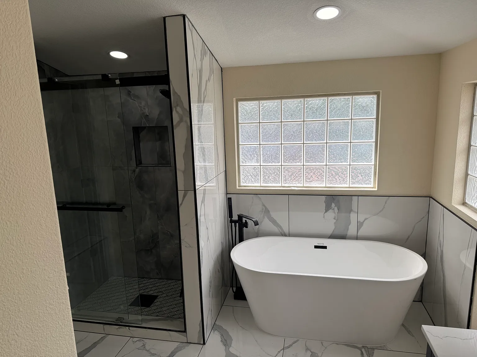 5 bed, 3.5 bath, 2548 sqft, $3,800 — Photo 3