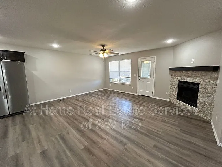 702 E Watermill Cir — Photo 4