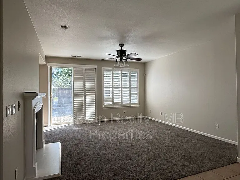 475 Dartmoor Ct — Photo 8