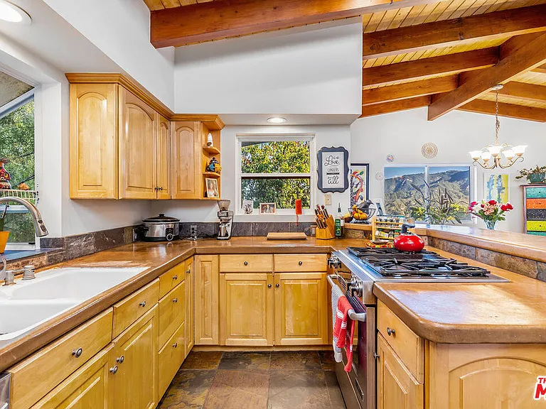 2716 Halsey Rd — Photo 17