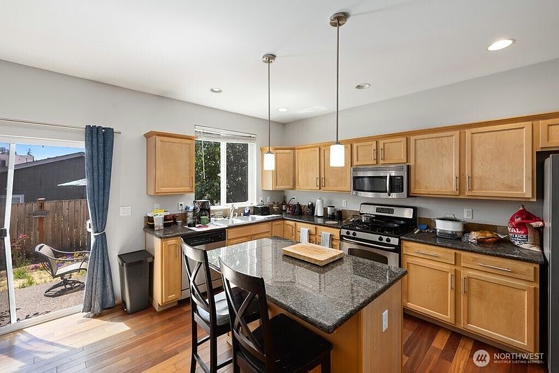 5th image of 9416 200th Street E