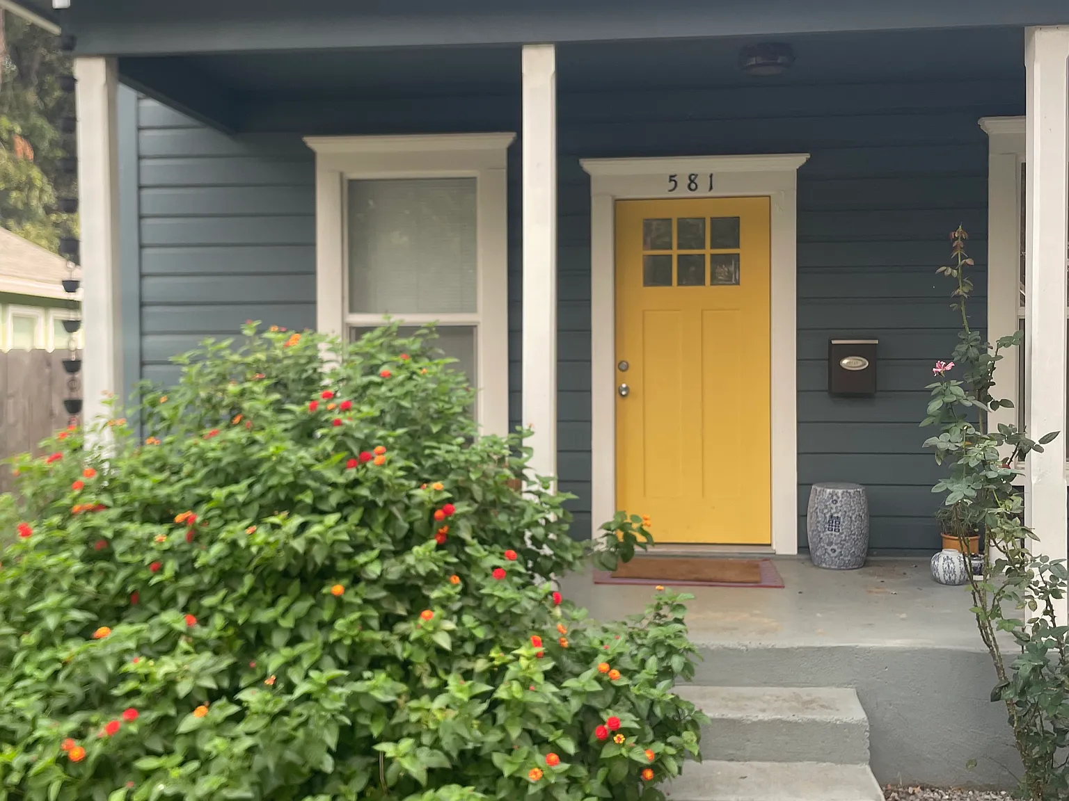 2 bed, 1050 sqft, $1,900 — Photo 1