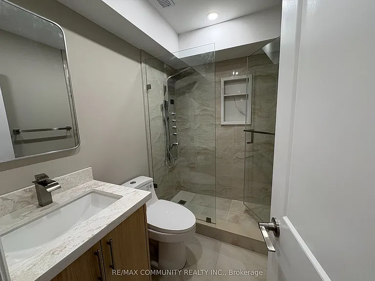60 Saint Hubert Dr — Photo 9