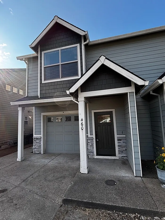 3 bed, 2.5 bath, 1628 sqft, $2,495 — Photo 2