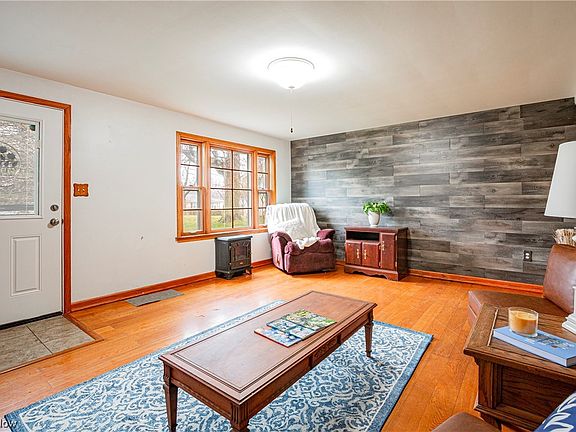 4th image of 2336 Briner Ave