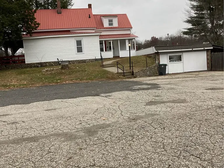 1393 Hooksett Rd — Photo 3