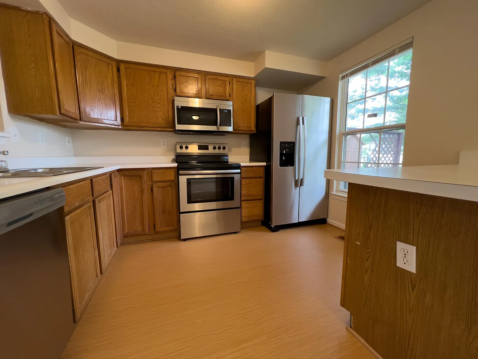 3 bed, 3.5 bath, 1740 sqft, $2,600 — Photo 3