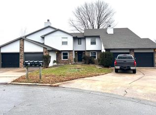 323 Streamside Ct, Nixa, MO 65714
