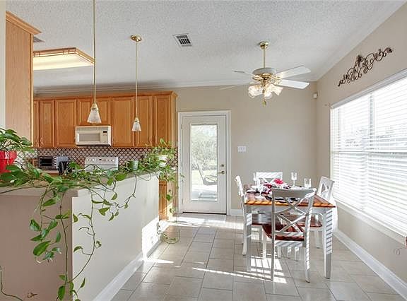4th image of 105 Portrush Dr
