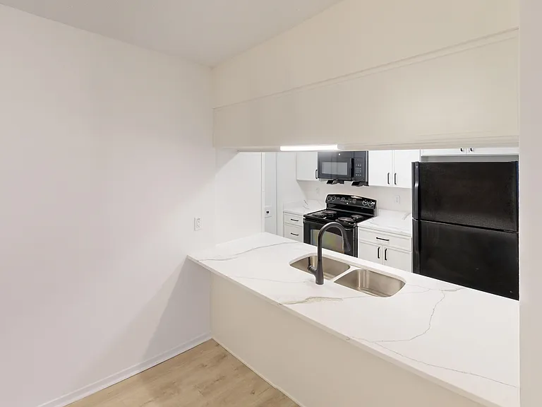59- counter bar-dining room